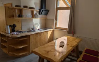 Bomätscher Königstein - Ferienwohnung Robinie - Küche mit Sitzbereich