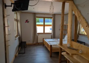 Bomätscher Königstein - Ferienwohnung Robinie - Schlafzimmer mit Doppelbett