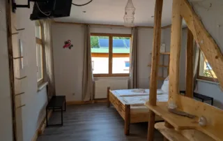 Bomätscher Königstein - Ferienwohnung Robinie - Schlafzimmer mit Doppelbett